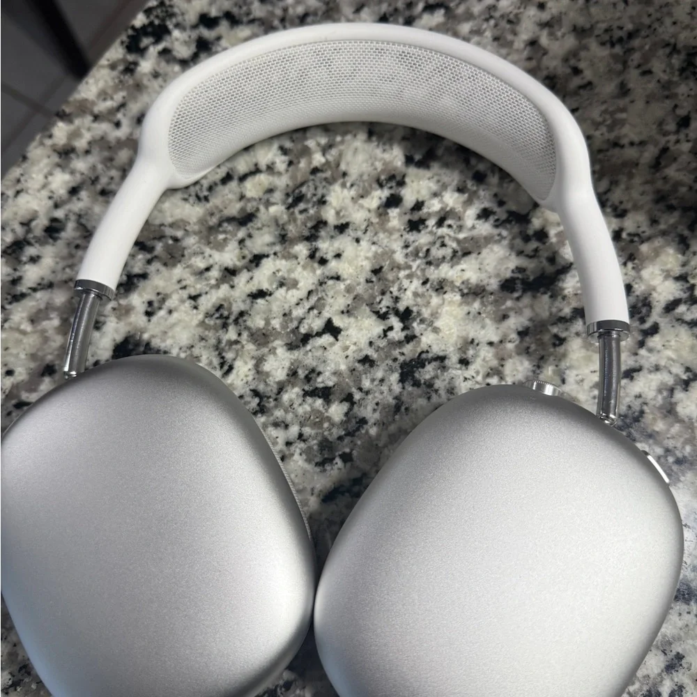 Apple White VR AR Headset with Integrated Display